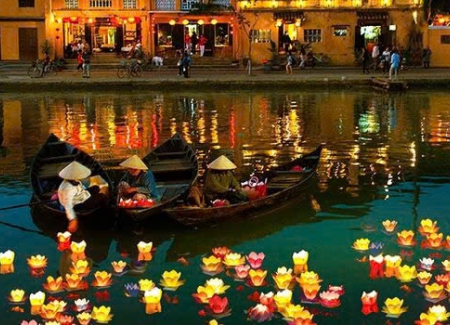 NIGHT-TIME ACTIVITIES IN HOI AN MAKE YOUR EXPERIENCE EVEN MORE ENJOYABLE.